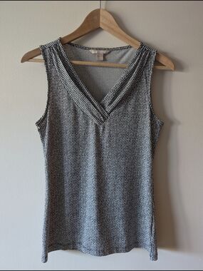 Banana Republic Black & White Sleeveless V-Neck Camisole
